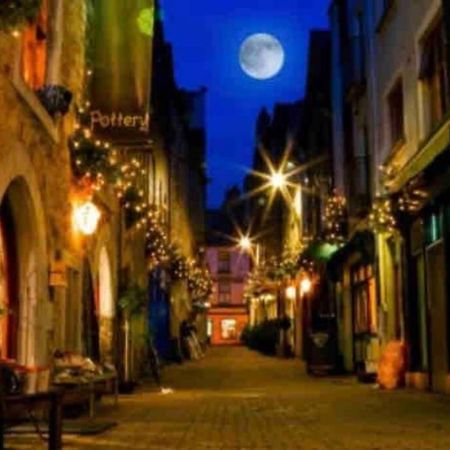 Latin Quarter Luxury Apartment Galway Bagian luar foto