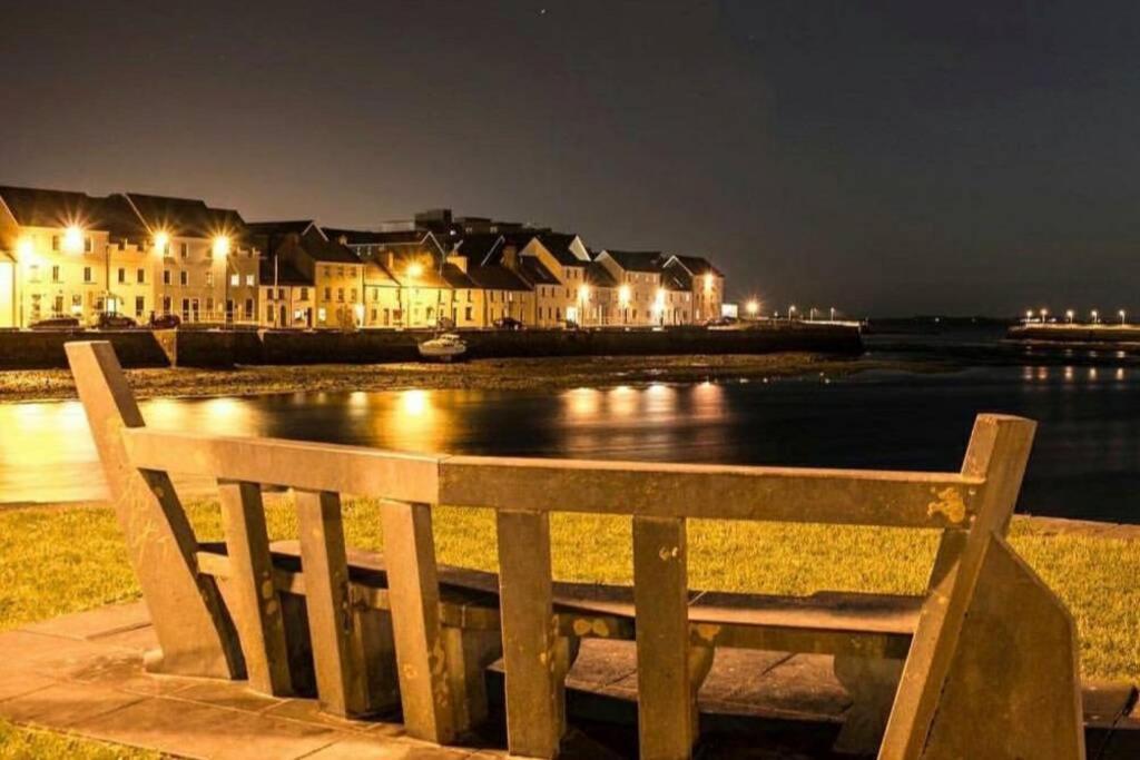 Latin Quarter Luxury Apartment Galway Bagian luar foto
