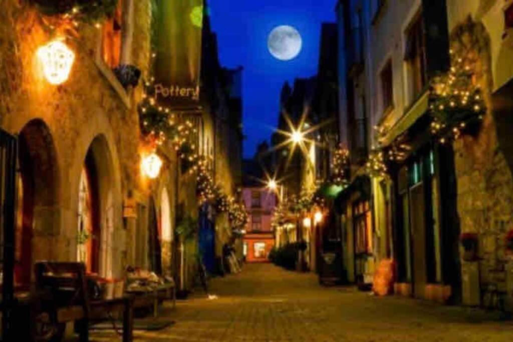 Latin Quarter Luxury Apartment Galway Bagian luar foto