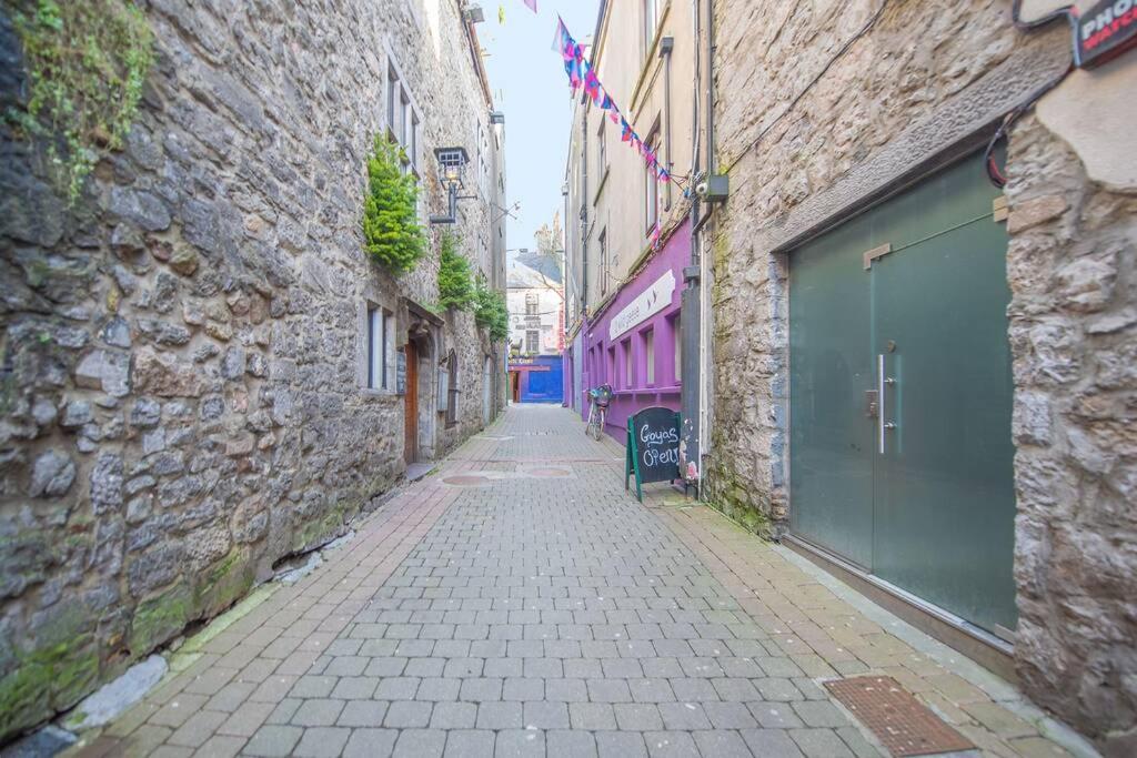 Latin Quarter Luxury Apartment Galway Bagian luar foto