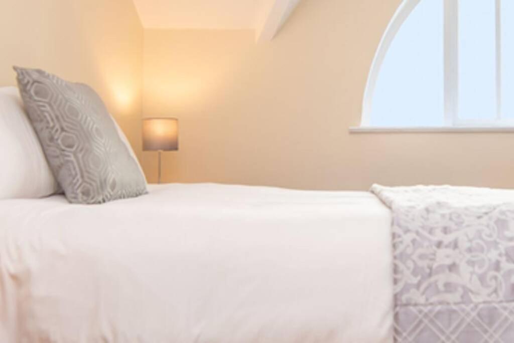 Latin Quarter Luxury Apartment Galway Bagian luar foto