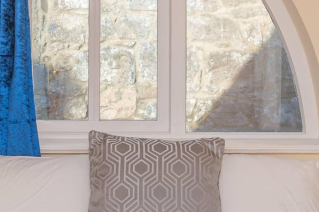 Latin Quarter Luxury Apartment Galway Bagian luar foto